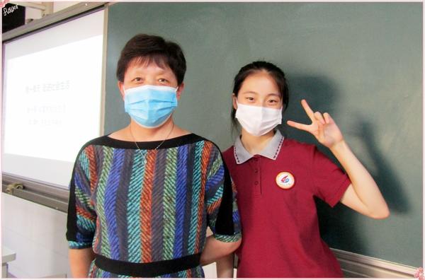 与最喜欢的老师合影 (2)